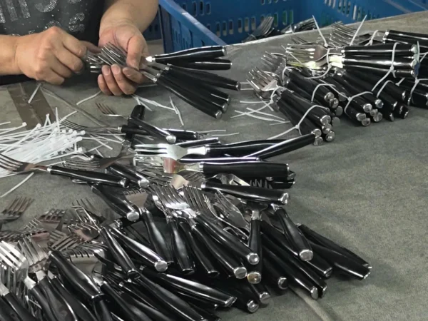 Moderne Besteckproduktion von Huashun