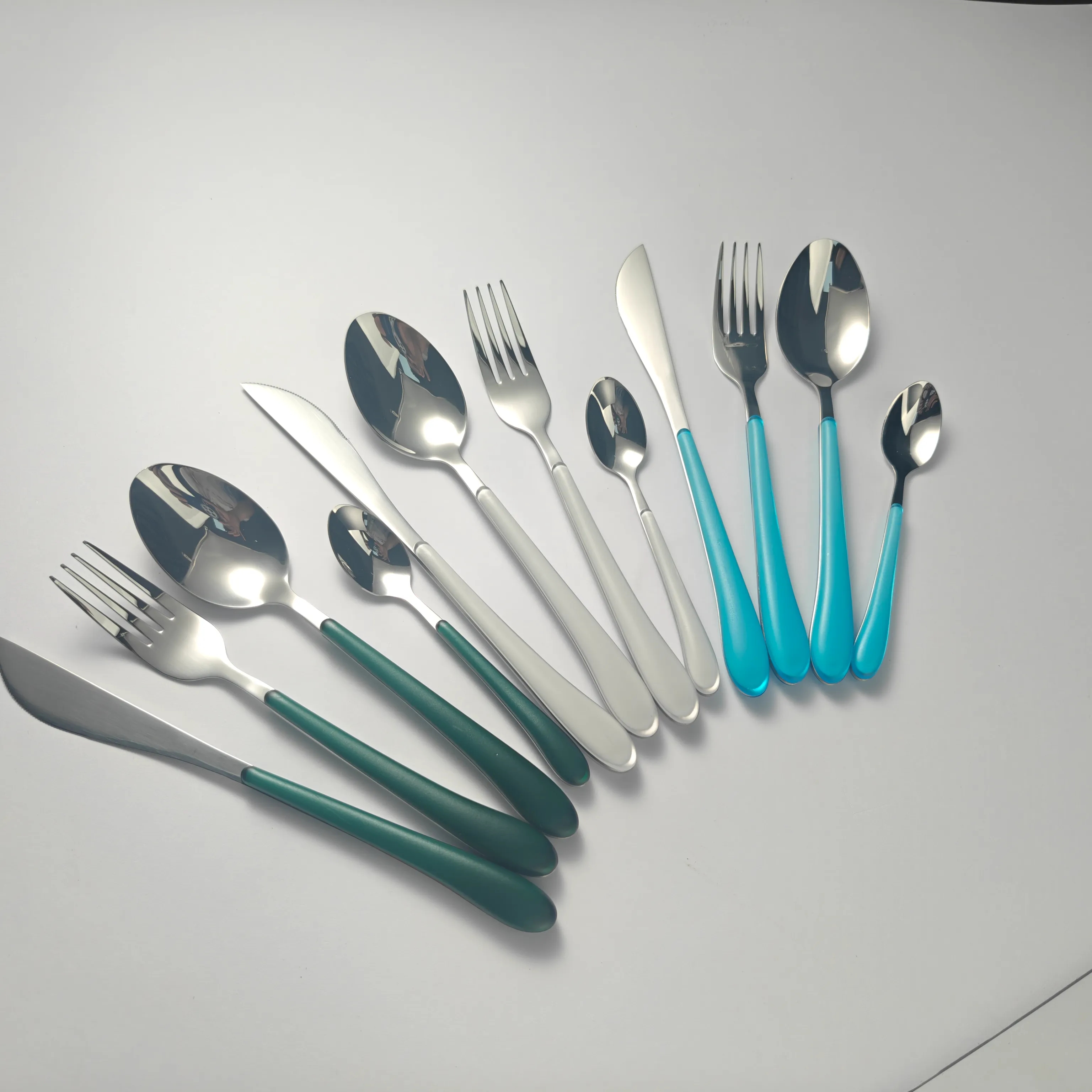 Großhandel farbigen Griff Besteck Sets, Edelstahl-Besteck Custom