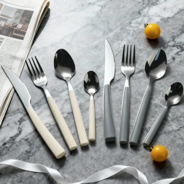 Wholesale Plastic Handle Flatware Set