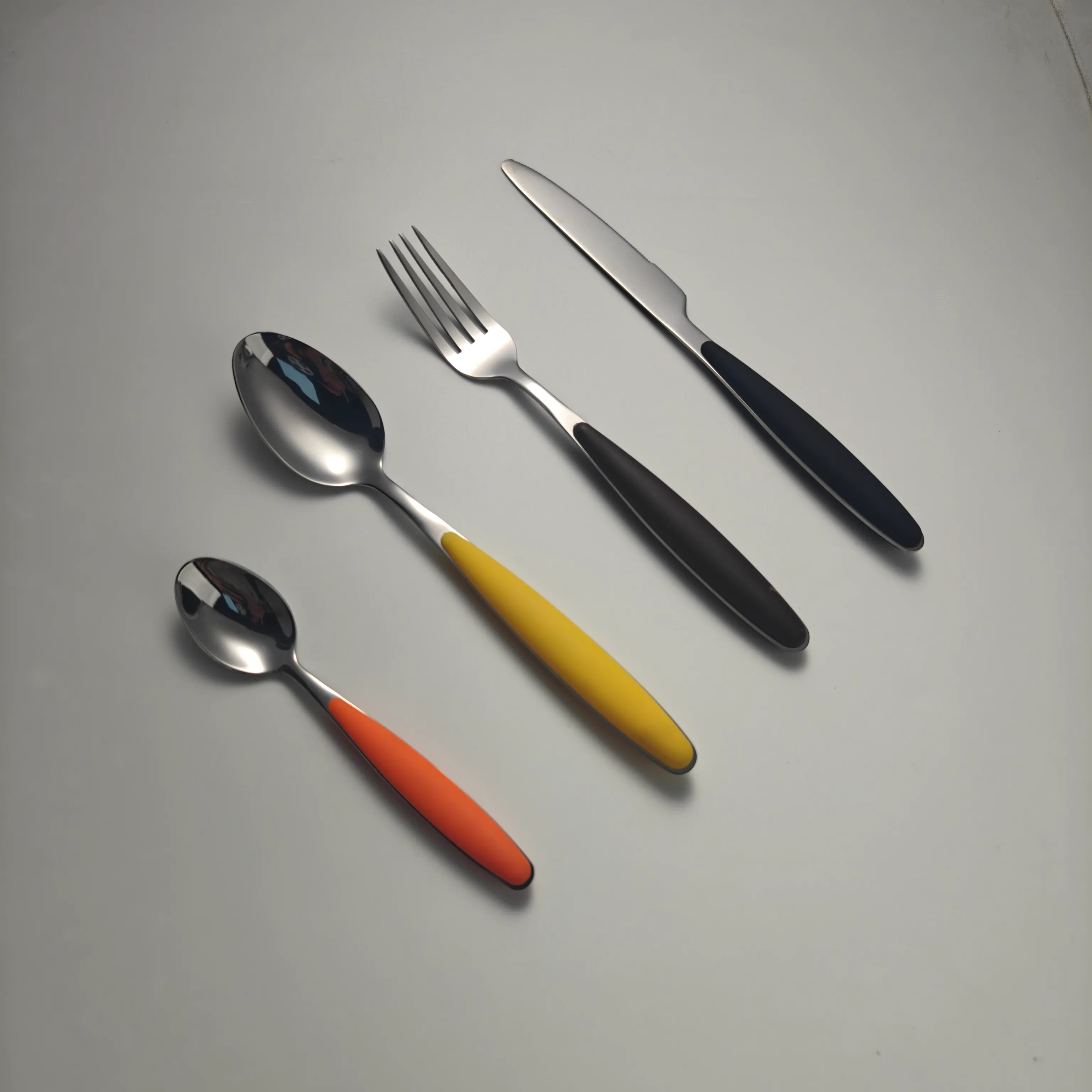 Individuelles Kunststoffgriff-Besteck mit elegantem Design für die moderne Küche