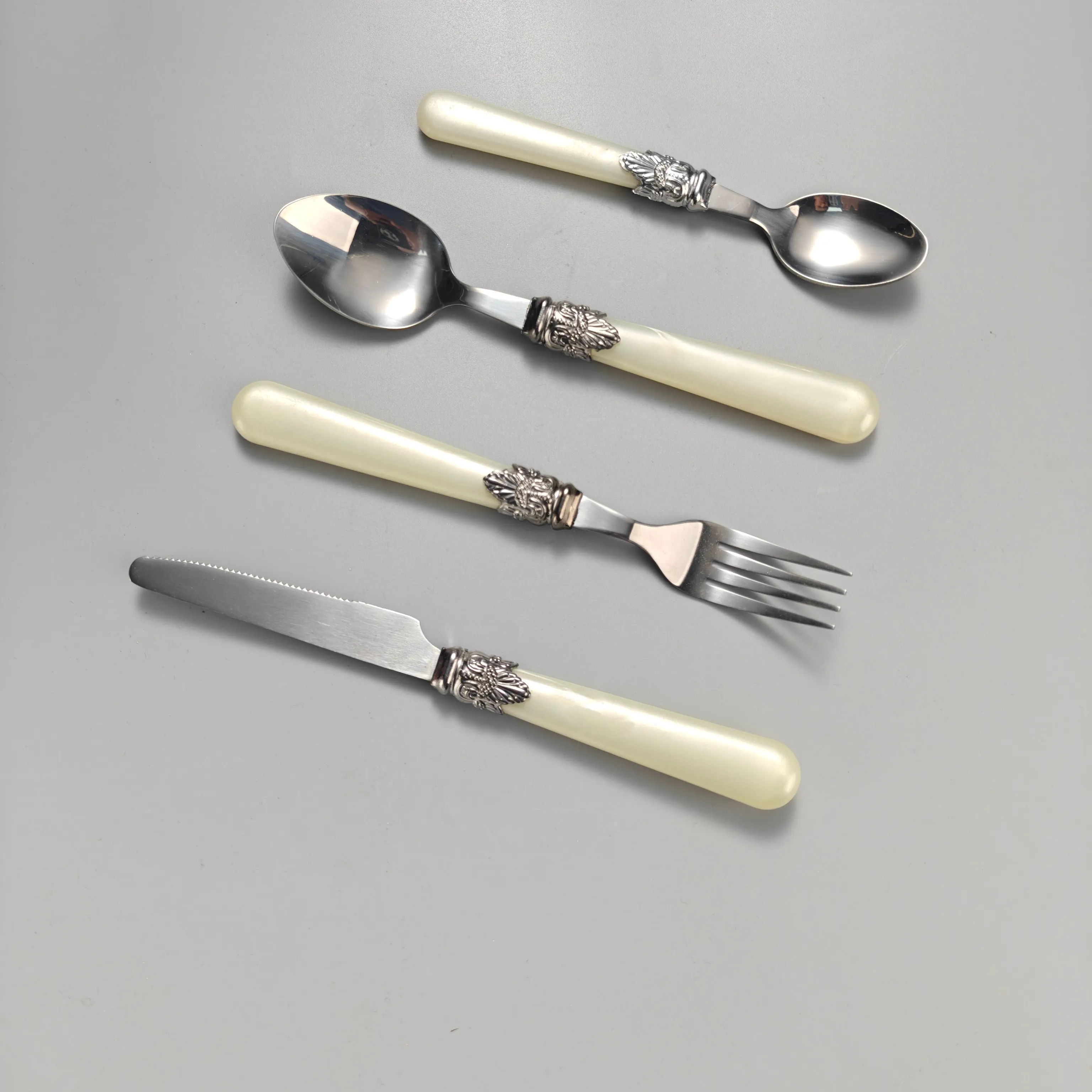 Custom Plastic Handle Flatware in Bulk1
