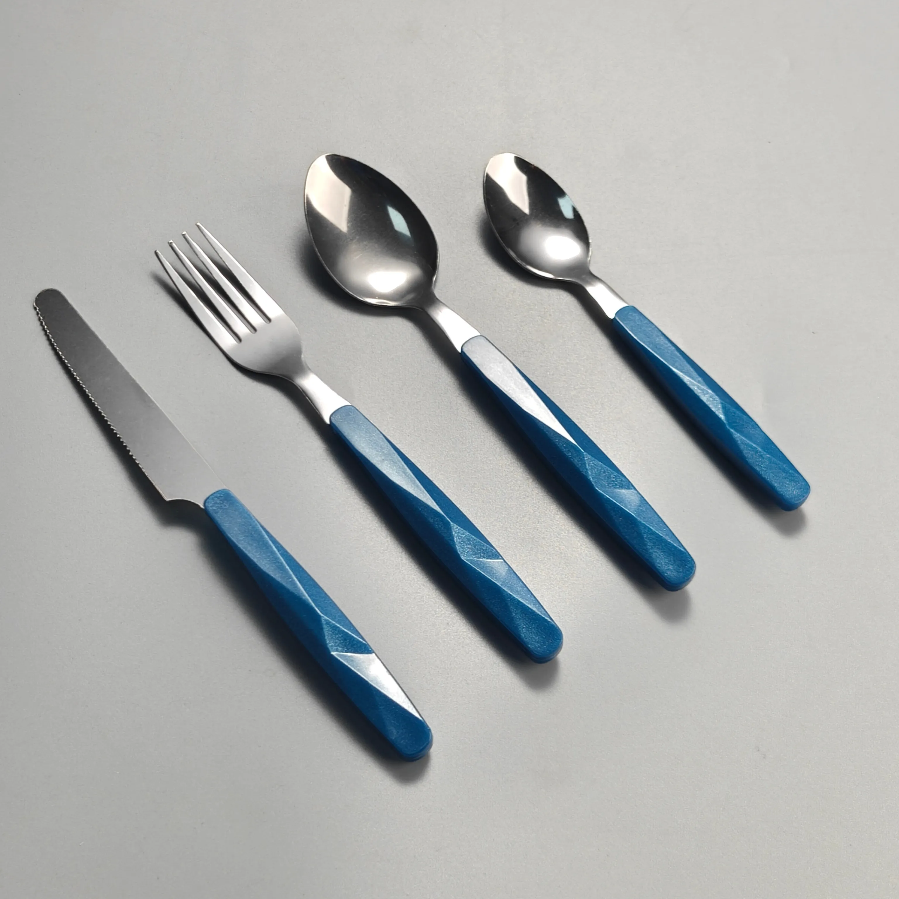 Conjunto de talheres de aço inoxidável com cabo de plástico por grosso1