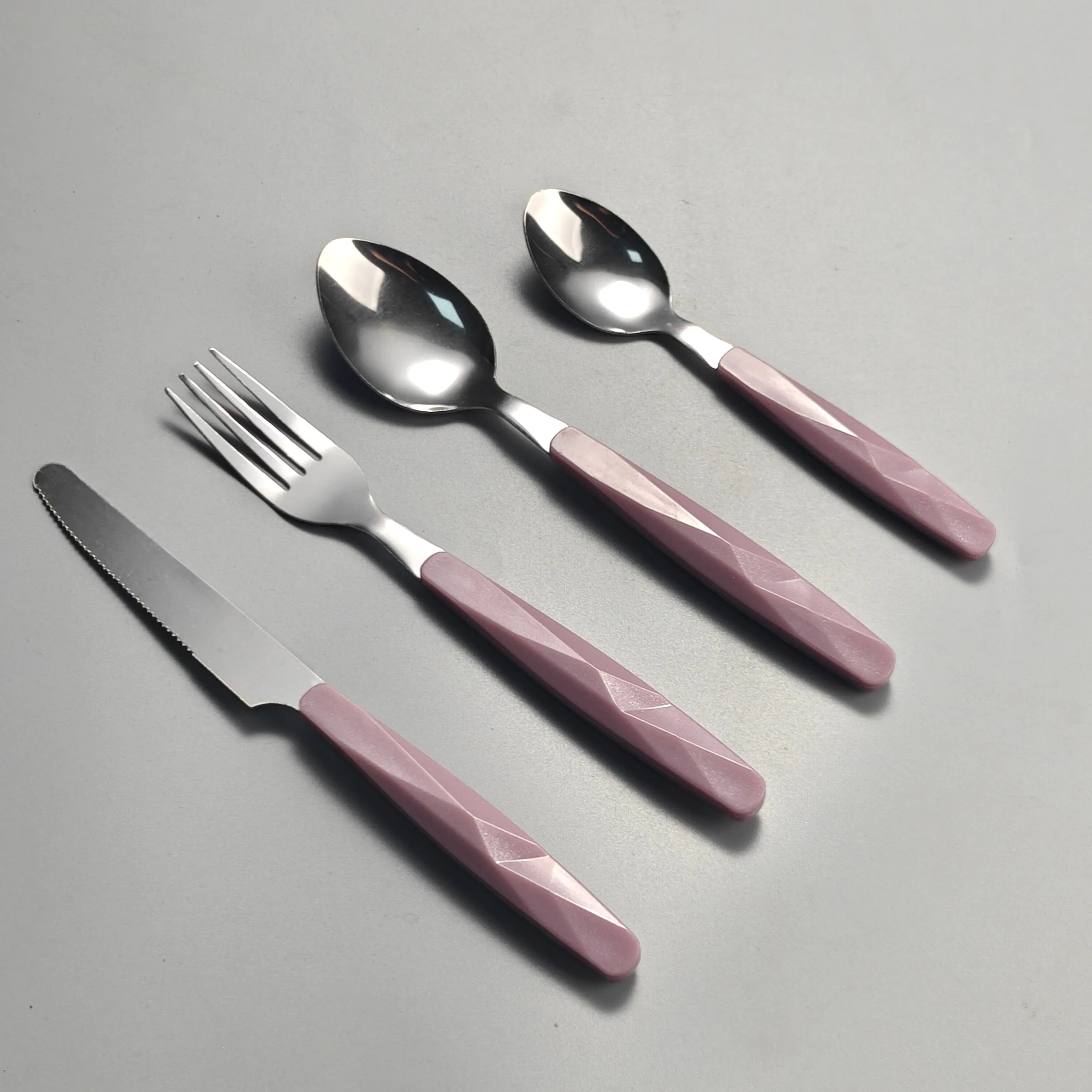 Conjunto de talheres de aço inoxidável com cabo de plástico a granel2